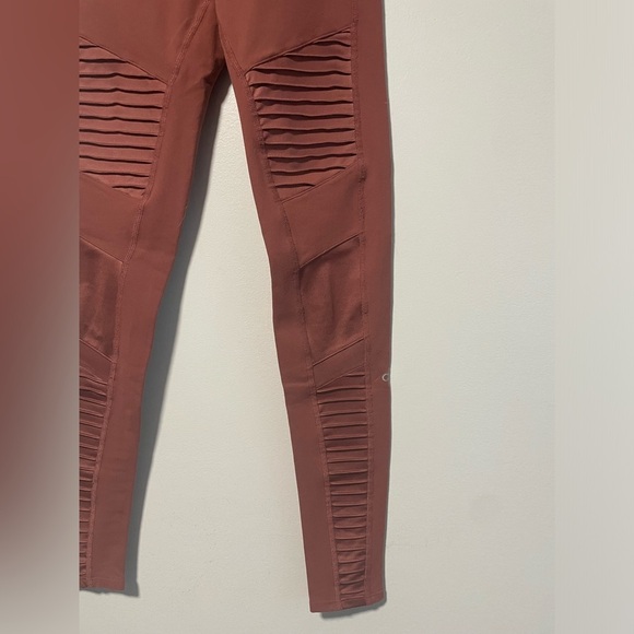 Alo Yoga Hugh Waist Moto Leggings - XS - Picture 4 of 9